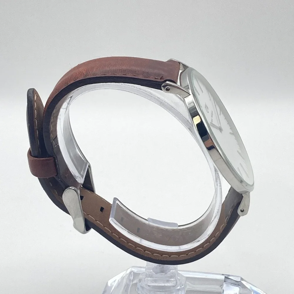 Daniel Wellington Men's Watch 41mm Silver Tone Leather WR 30M New Battery 8.5